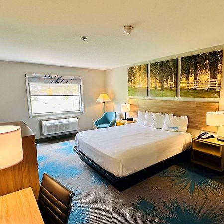 Days Inn & Suites By Wyndham Wynne Extérieur photo