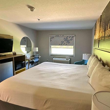 Days Inn & Suites By Wyndham Wynne Extérieur photo