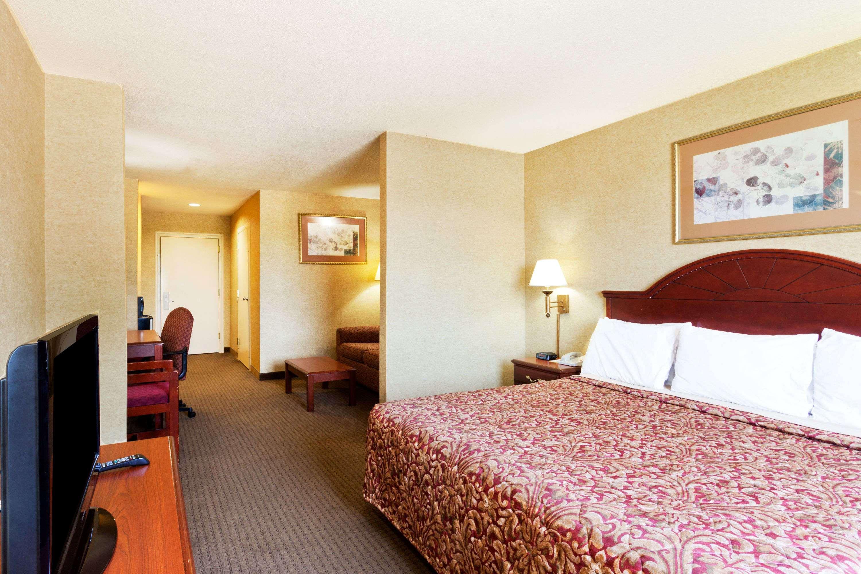 Days Inn & Suites By Wyndham Wynne Extérieur photo