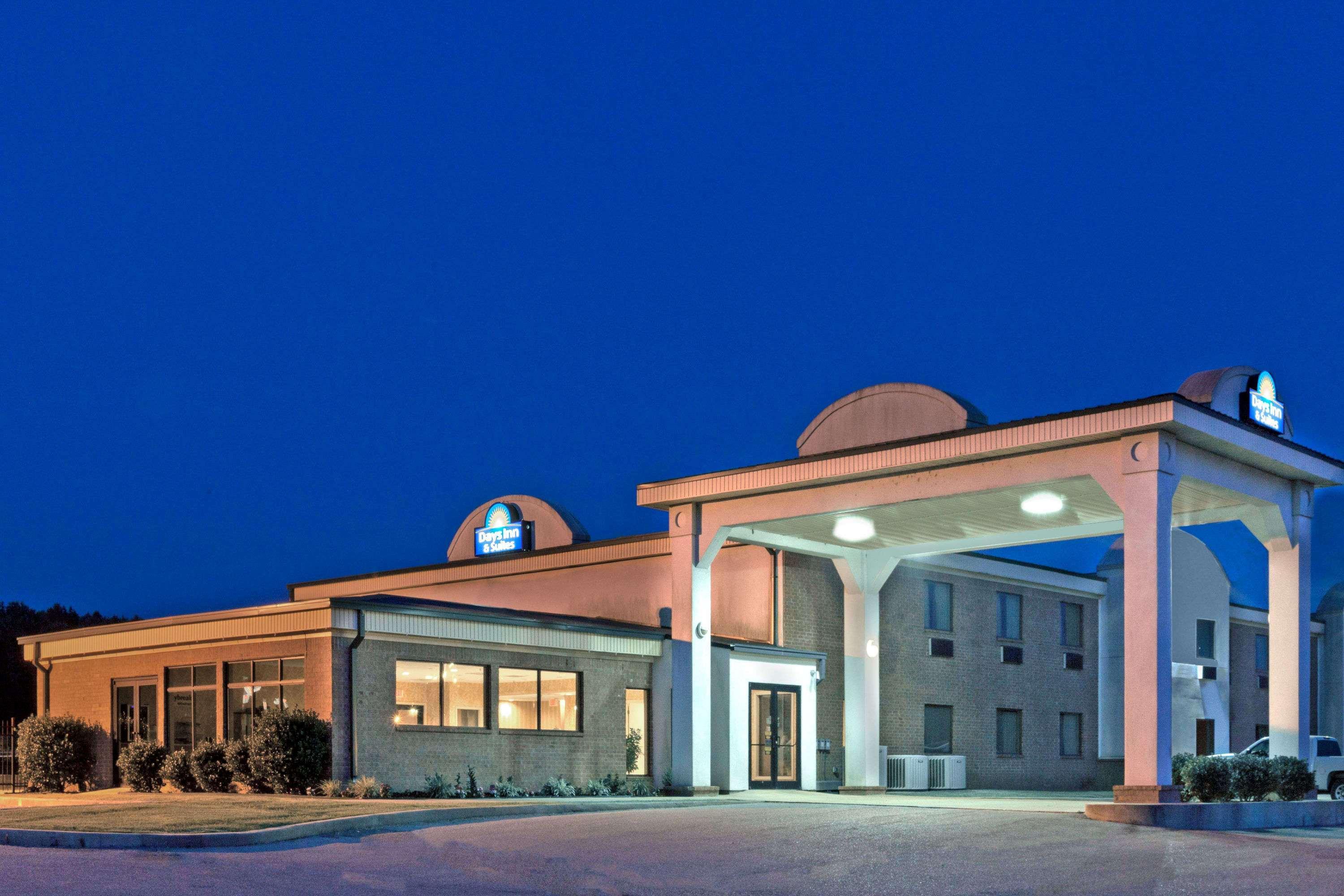 Days Inn & Suites By Wyndham Wynne Extérieur photo