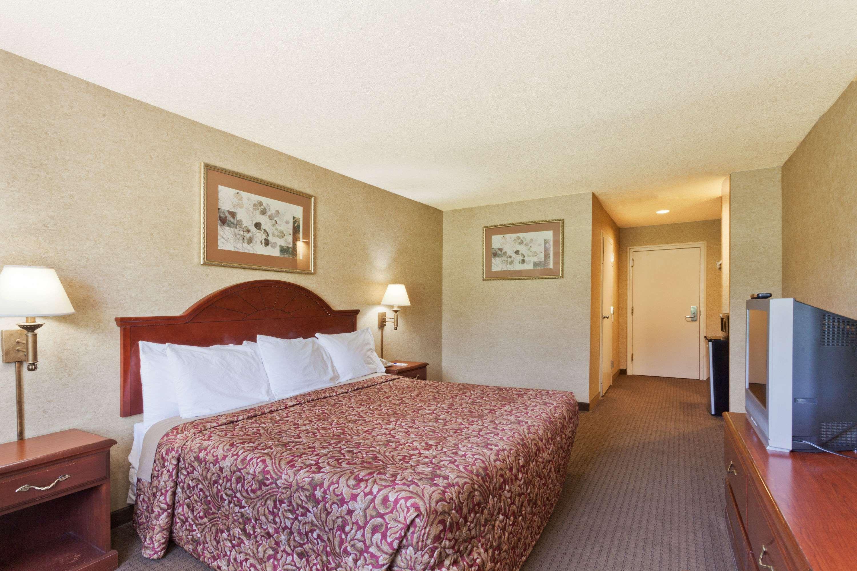 Days Inn & Suites By Wyndham Wynne Extérieur photo