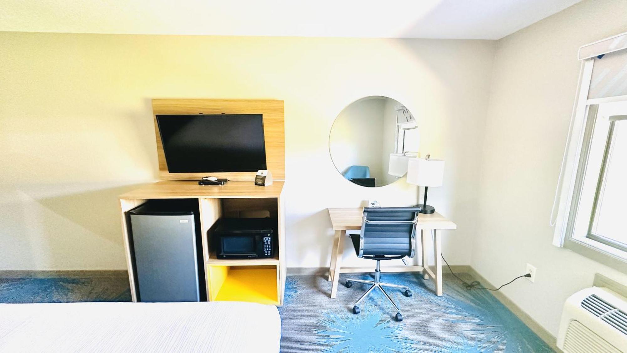 Days Inn & Suites By Wyndham Wynne Extérieur photo