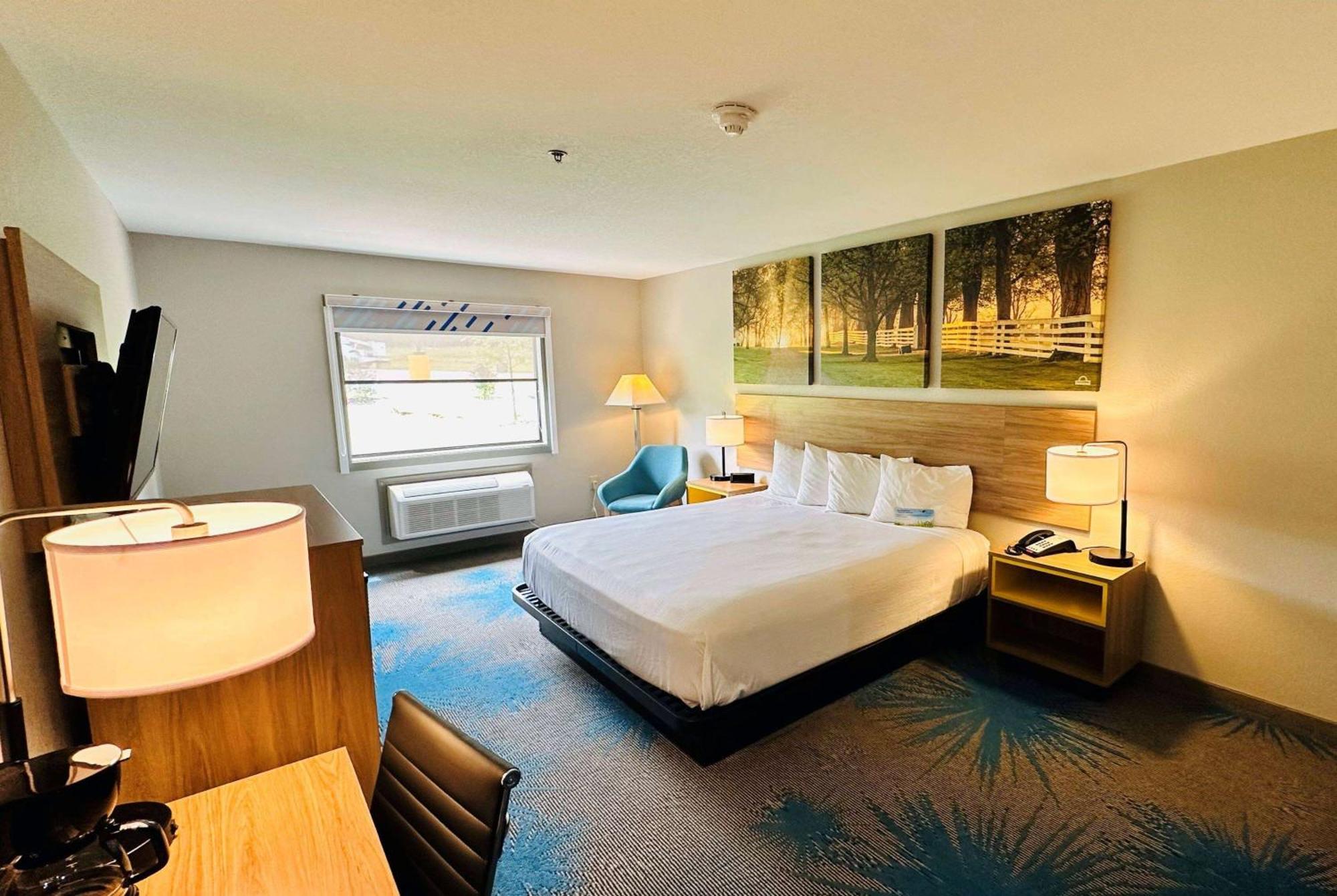 Days Inn & Suites By Wyndham Wynne Extérieur photo